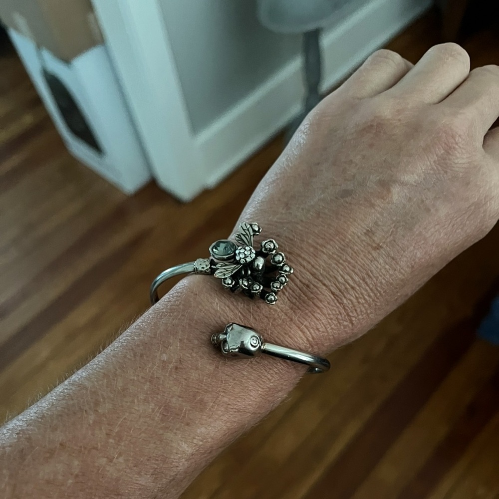 Alexander McQueen Skull and Bee Bracelet - Picture 5 of 6